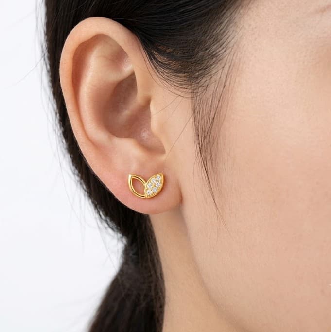 Fleur Diamond Stud Earrings — image 1